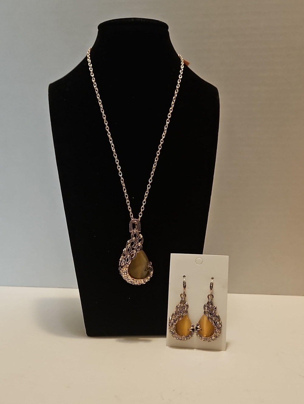 Gold-Tone Teardrop Necklace & Earrings Set with Amber Accents